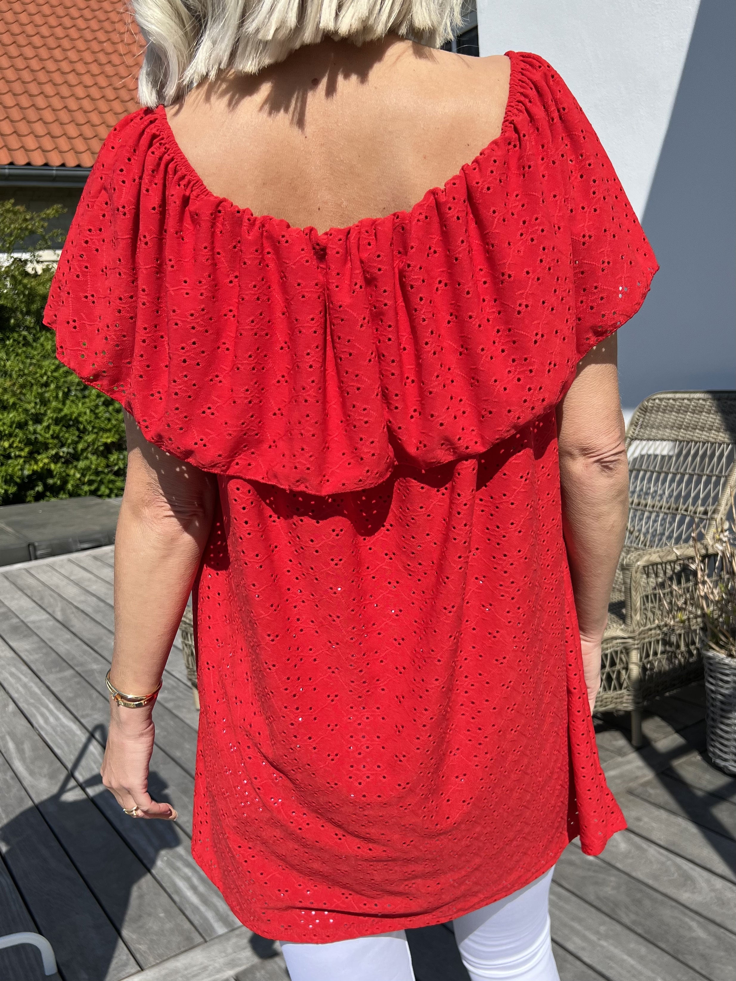 Sienna - Sød elastisk tunika med broderie anglaise